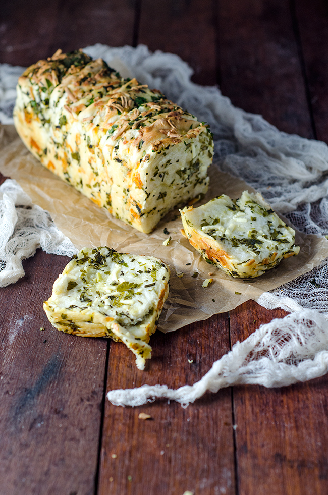 Garlic Herb and Cheese Pull Apart Bread | Chew Town Food Blog