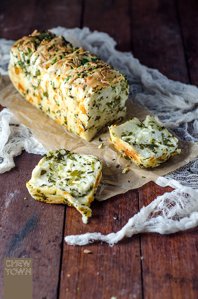 Garlic Herb and Cheese Pull Apart Bread | Chew Town Food Blog