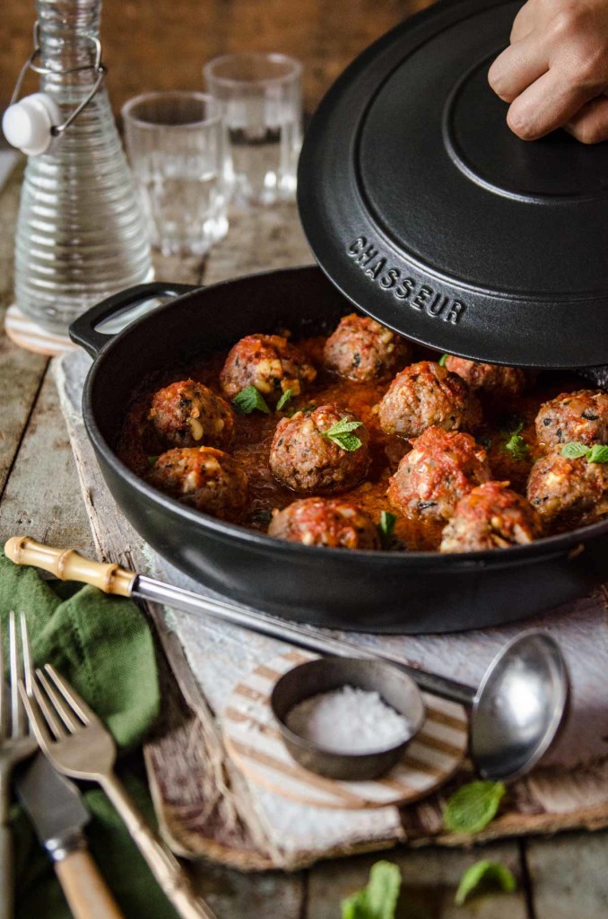 Greek Meatballs Keftedes me Saltsa Domata