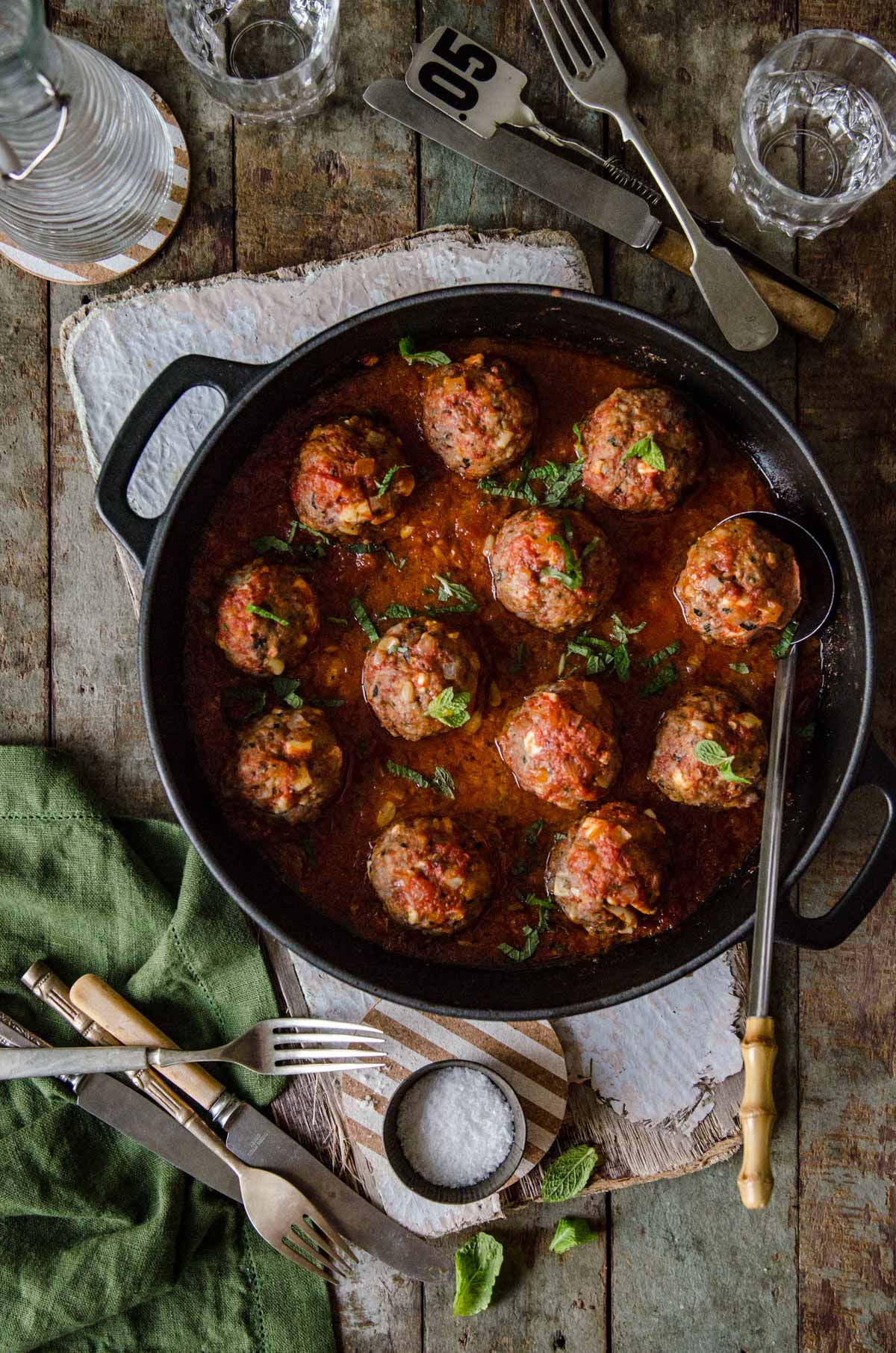 Keftedes me Saltsa Domata | Greek Meatballs in Tomato Sauce | Chew Town Food Blog