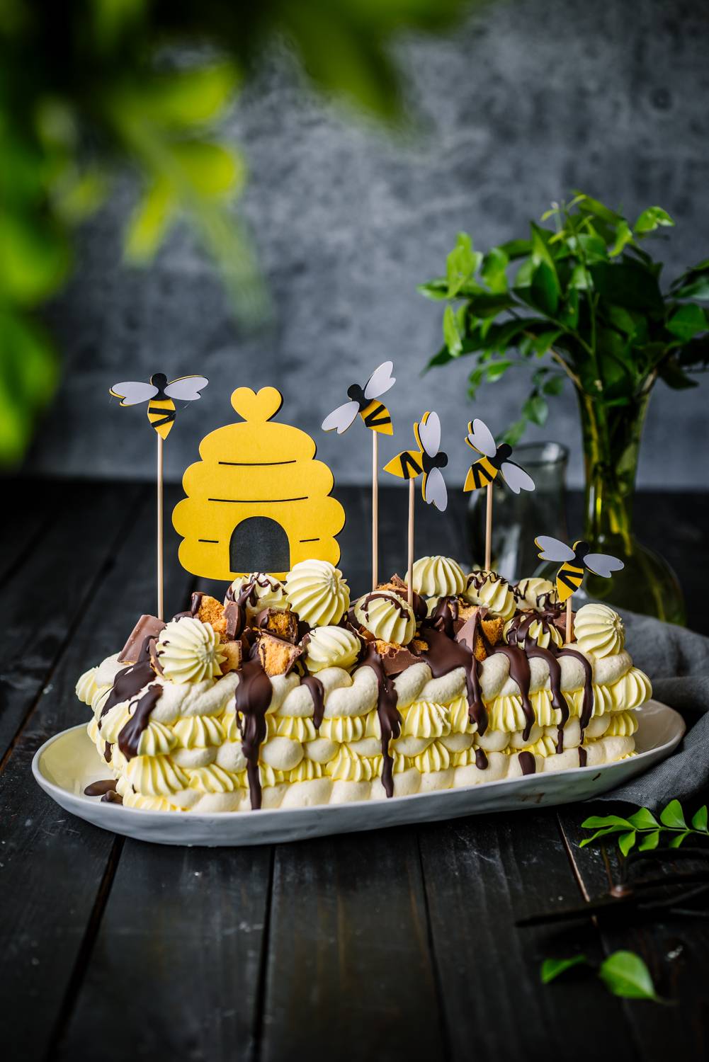 Honeycomb Meringue Cheesecake Torte | Planning a Bee Themed Birthday Party with Cricut
